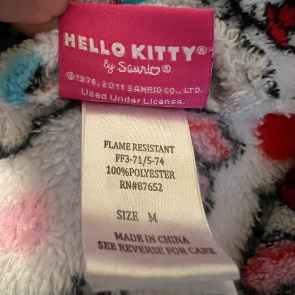 ✨SOLD- Hello Kitty Plush Robe Size Medium - Picture 7 of 9